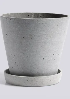 Flowerpot with saucer